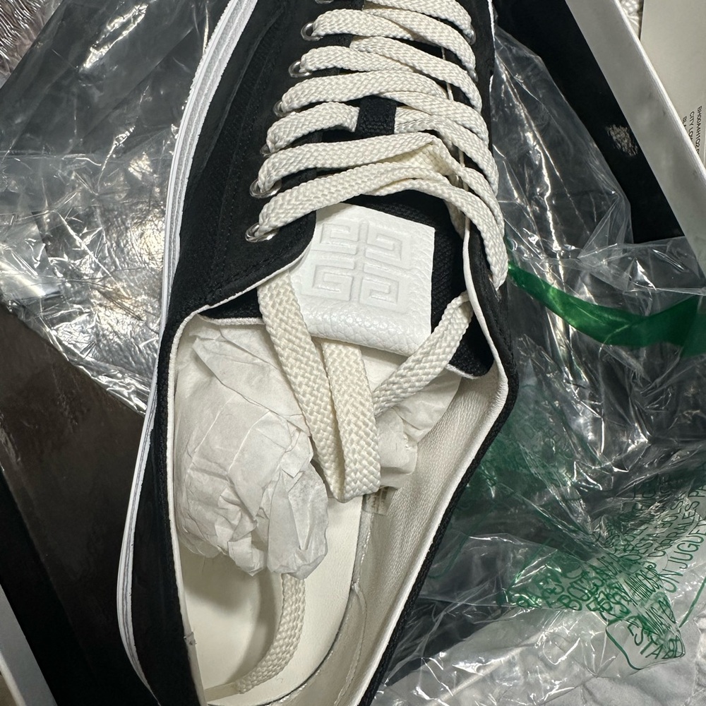 Givenchy Monochrome Sneakers with Silver Accent - Picture 3 of 10
